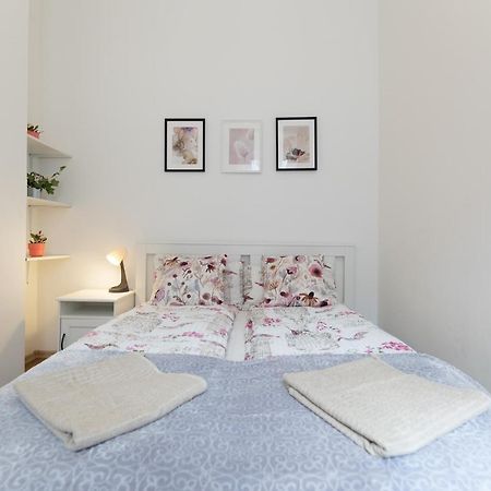 Emily'S Lovely Place Budapest Esterno foto