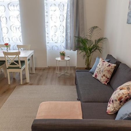 Emily'S Lovely Place Budapest Esterno foto