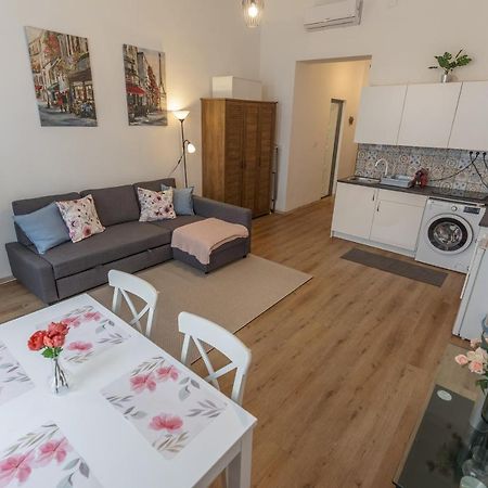 Emily'S Lovely Place Budapest Esterno foto