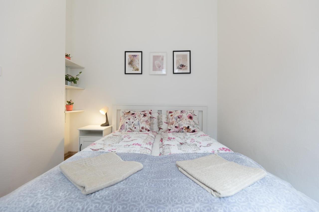 Emily'S Lovely Place Budapest Esterno foto