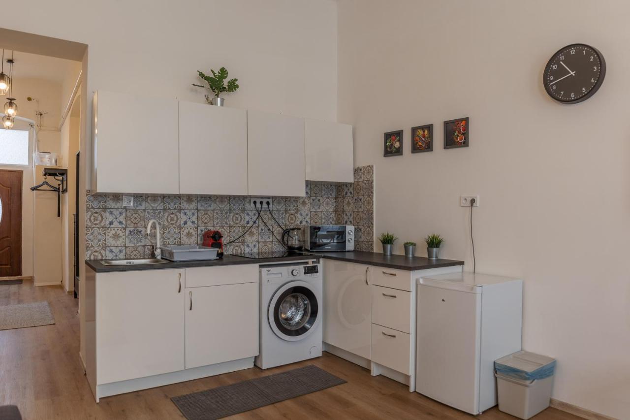 Emily'S Lovely Place Budapest Esterno foto