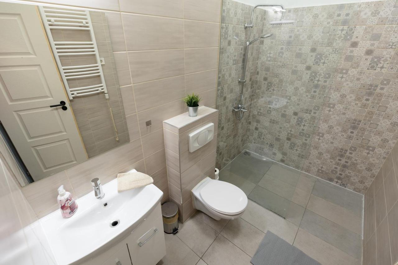 Emily'S Lovely Place Budapest Esterno foto