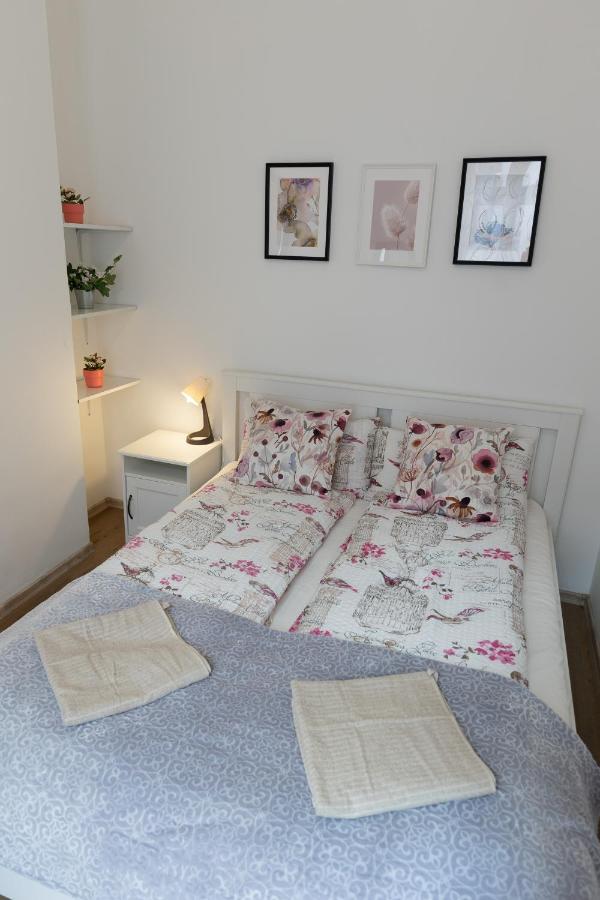 Emily'S Lovely Place Budapest Esterno foto