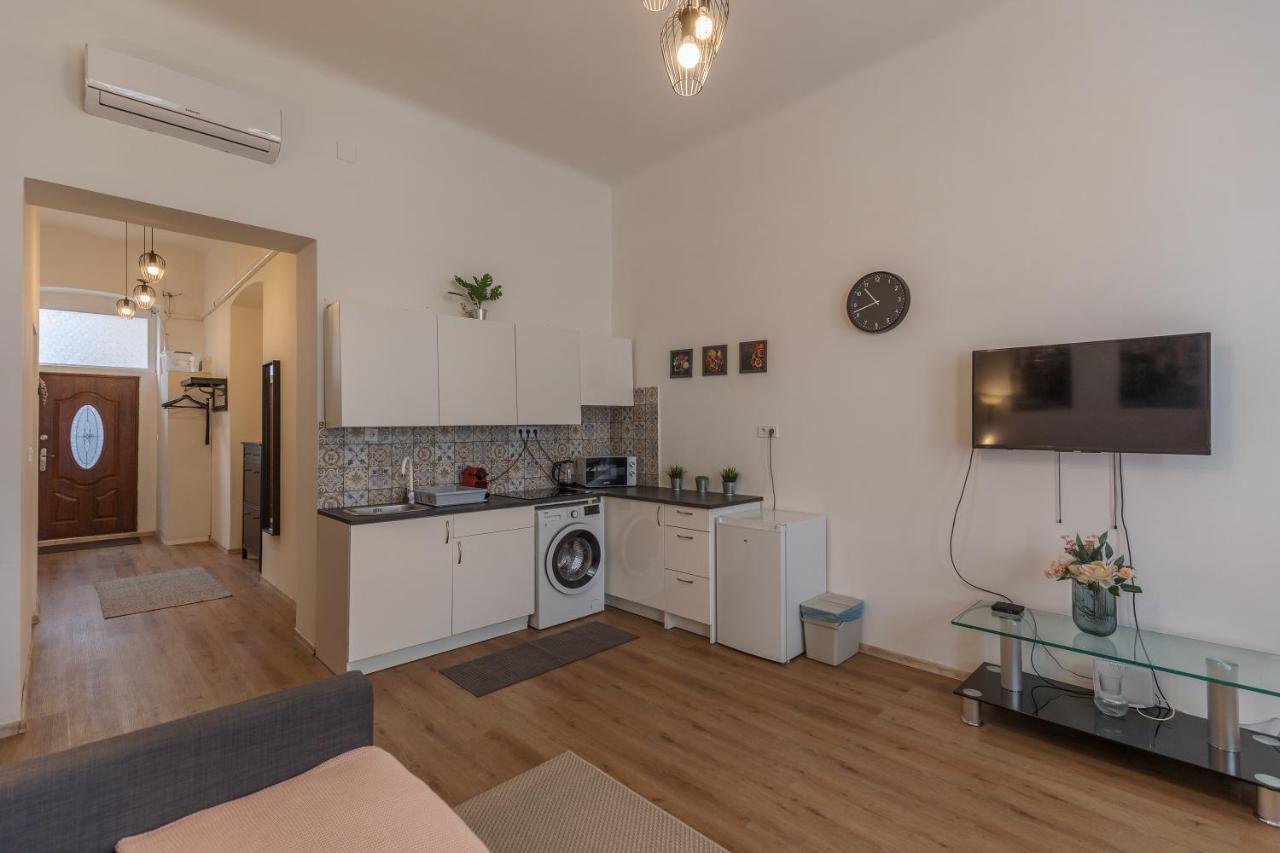 Emily'S Lovely Place Budapest Esterno foto