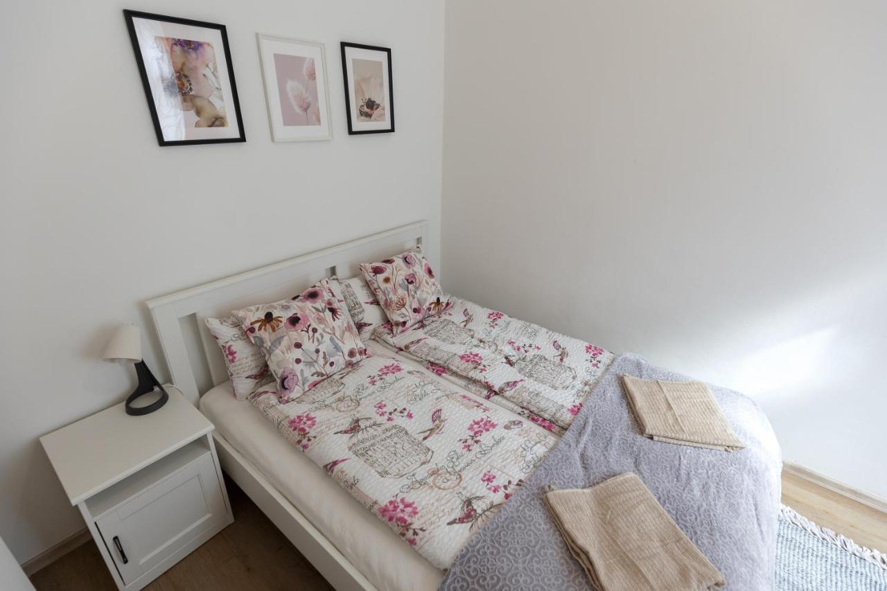 Emily'S Lovely Place Budapest Esterno foto