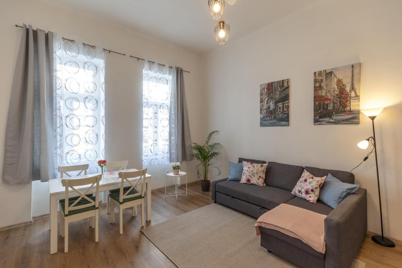 Emily'S Lovely Place Budapest Esterno foto