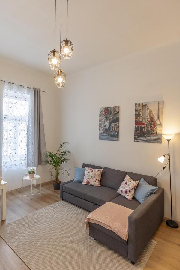 Emily'S Lovely Place Budapest Esterno foto