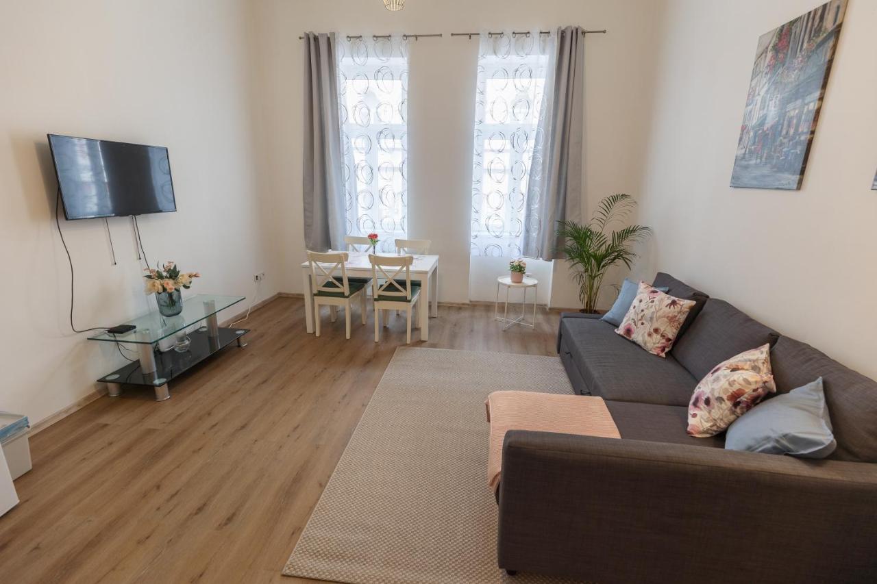 Emily'S Lovely Place Budapest Esterno foto