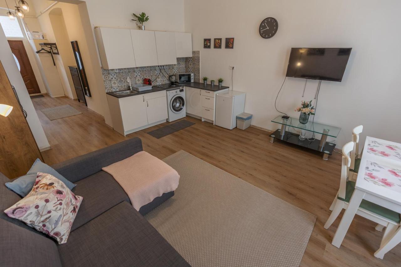 Emily'S Lovely Place Budapest Esterno foto